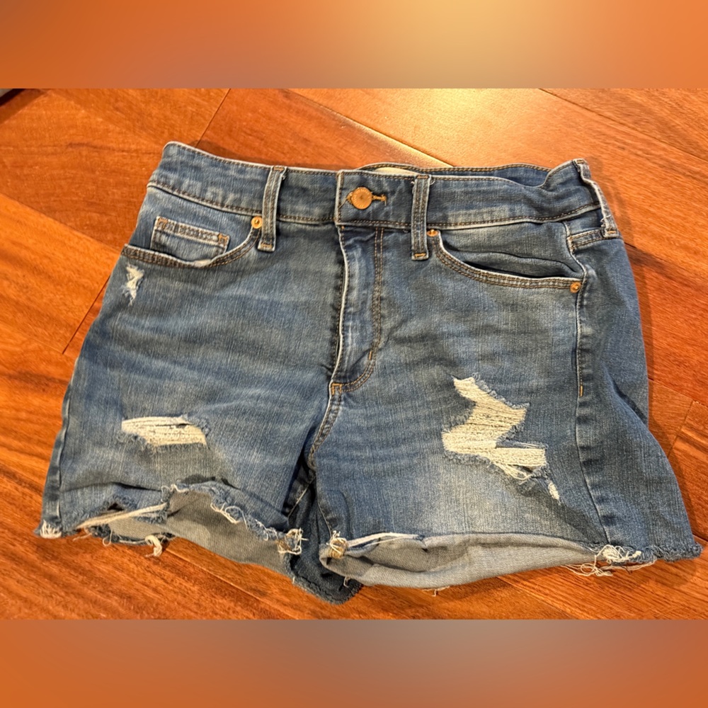 Universal Thread Ripped Blue Jean Shorts Size 6/28